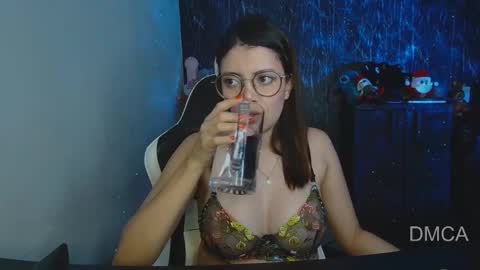 Snapshot of piixiie_d_oll chatting on December 7, 2024, 1:25 am Andrea G online show from December 7, 2024, 1:25 am