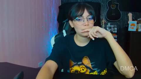 Snapshot of piixiie_d_oll chatting on October 9, 2025, 2:53 am Andrea G online show from October 9, 2025, 2:53 am