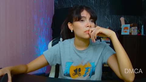 Snapshot of piixiie_d_oll chatting on October 23, 2025, 2:44 am Andrea G online show from October 23, 2025, 2:44 am