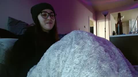 PilloGoddess online show from February 10, 2025, 3:21 pm