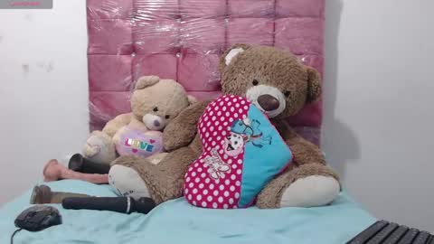 pink_love_25 online show from May 23, 2026, 4:50 am