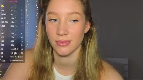 Snapshot of pink_rosee_ chatting on December 20, 2024, 3:14 am online show from December 20, 2024, 3:14 am