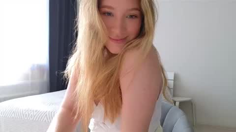 Snapshot of pink_rosee_ chatting on October 8, 2025, 3:26 am online show from October 8, 2025, 3:26 am