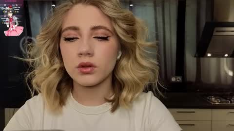 Snapshot of pinkadele chatting on February 18, 2025, 12:06 pm Adele online show from February 18, 2025, 12:06 pm