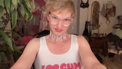 Snapshot of pinkfag chatting on June 5, 2026, 1:06 pm pinkfag online show from June 5, 2026, 1:06 pm