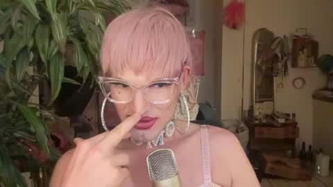 Snapshot of pinkfag chatting on June 15, 2026, 5:15 pm pinkfag online show from June 15, 2026, 5:15 pm