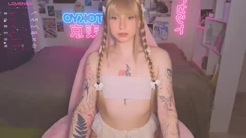 pinkvenom_ online show from October 7, 2025, 8:22 am