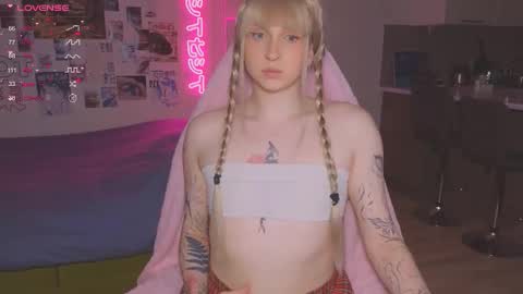 pinkvenom_ online show from December 4, 2025, 4:38 pm