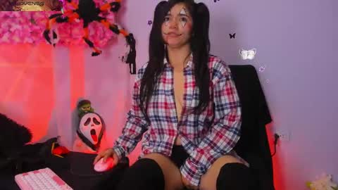 Snapshot of pinky_purr chatting on October 31, 2025, 4:52 pm Pinky Purr online show from October 31, 2025, 4:52 pm