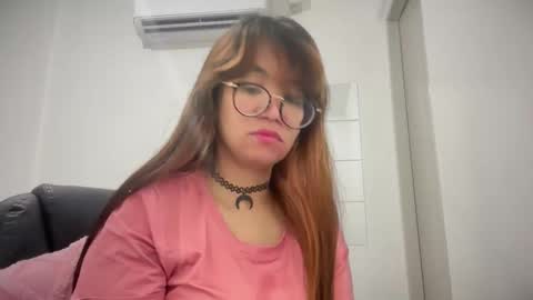 Snapshot of pinkyrosexx chatting on April 28, 2026, 4:17 am Rose online show from April 28, 2026, 4:17 am