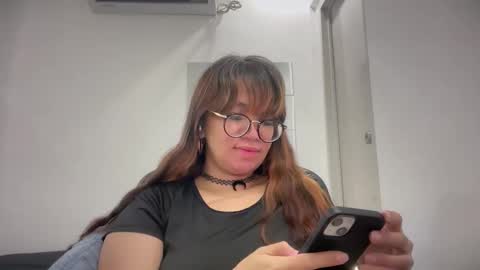 Snapshot of pinkyrosexx chatting on May 2, 2026, 3:55 am Rose online show from May 2, 2026, 3:55 am