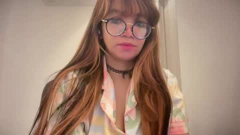 Snapshot of pinkyrosexx chatting on May 5, 2026, 8:28 pm Rose online show from May 5, 2026, 8:28 pm