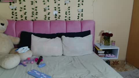 Pinky online show from March 24, 2026, 1:21 am