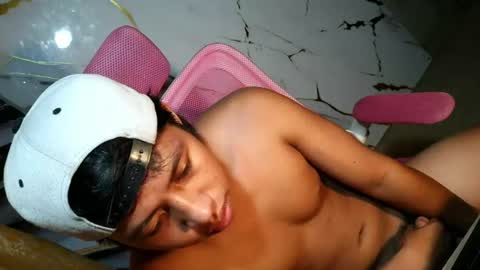Snapshot of pinoy_fuckboyxxx chatting on June 14, 2026, 2:24 am pinoy_fuckboyxxx online show from June 14, 2026, 2:24 am