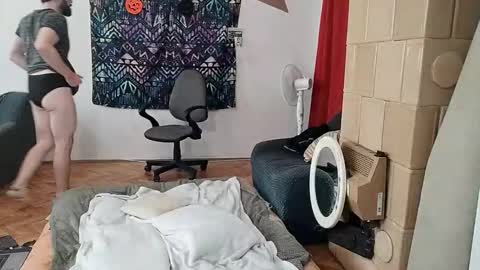 Snapshot of pisces922 chatting on October 7, 2025, 11:40 am Dominik online show from October 7, 2025, 11:40 am