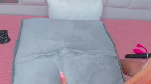 PittAndLunaa69 online show from February 13, 2025, 1:26 pm