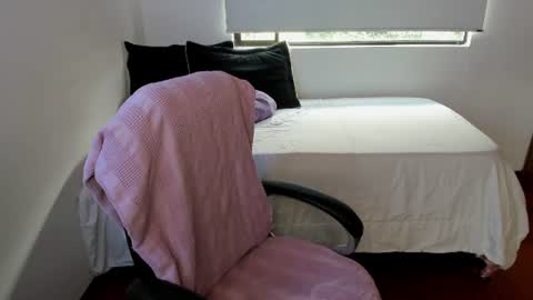 Snapshot of pixiedaemon chatting on July 3, 2026, 9:10 pm pixie online show from July 3, 2026, 9:10 pm