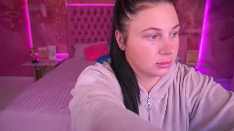 pixiehott online show from October 13, 2025, 7:47 pm