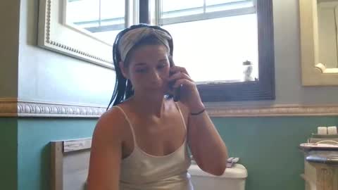 PixieLuxXx online show from April 14, 2026, 1:06 pm