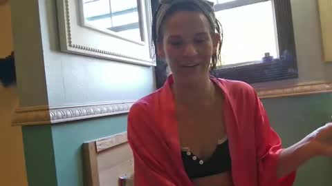 PixieLuxXx online show from April 15, 2026, 12:23 pm