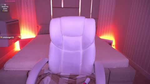 pixiepeachh online show from November 8, 2025, 7:30 am