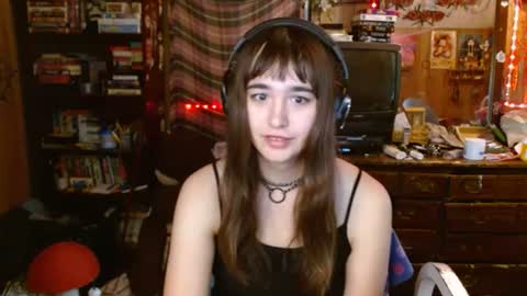 Izzy online show from September 18, 2025, 4:53 pm