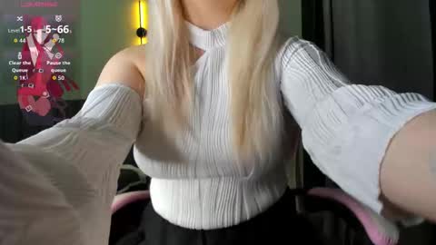 planes_girll online show from October 20, 2025, 1:11 pm