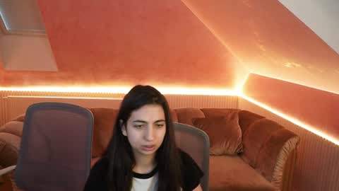 Lana online show from April 8, 2026, 10:48 am