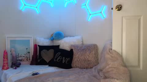 Horny Housewife V  Husband online show from March 7, 2025, 4:24 am