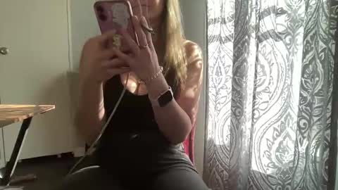 Caity online show from November 14, 2025, 5:22 pm