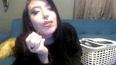 pleasantdinosaurus7537 online show from November 18, 2025, 2:43 pm