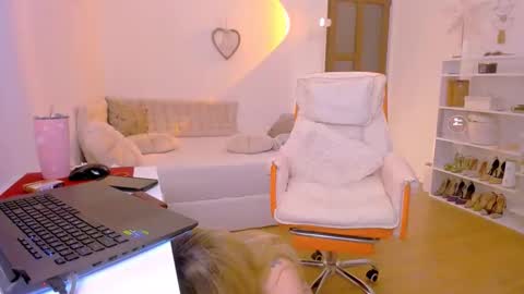 PleasureWitch online show from April 6, 2026, 7:15 pm