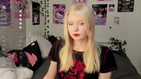 Snapshot of pocet_barbie chatting on January 15, 2025, 9:24 am Mary online show from January 15, 2025, 9:24 am