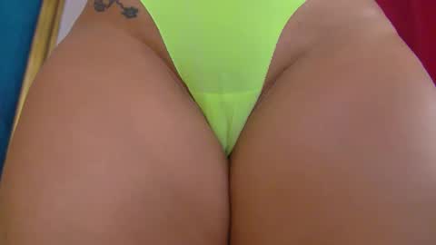Snapshot of poison_milf_ chatting on September 21, 2025, 4:36 am poison_milf_ online show from September 21, 2025, 4:36 am