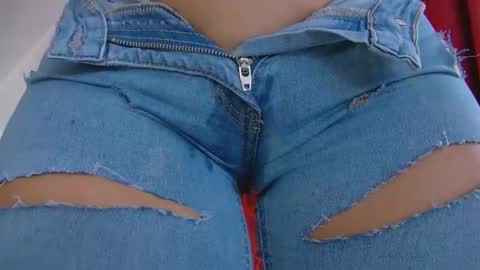 Snapshot of poison_milf_ chatting on October 1, 2025, 4:07 am poison_milf_ online show from October 1, 2025, 4:07 am