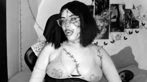 Willow                      Hours 12pm to 630pm Colombian time FRIDAY AND SUNDAY FREE DAYS online show from October 18, 2025, 5:46 pm