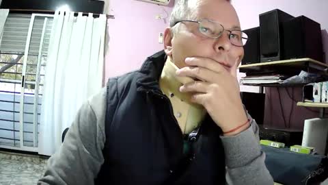 Snapshot of pol22010 chatting on May 9, 2026, 9:09 pm Polako online show from May 9, 2026, 9:09 pm
