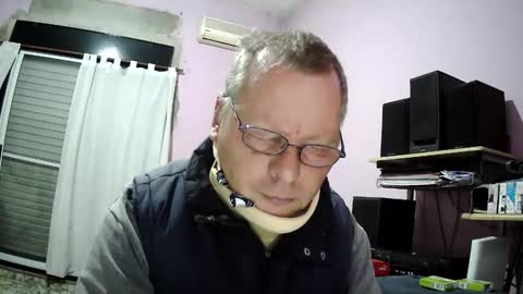 Snapshot of pol22010 chatting on May 20, 2026, 11:44 pm Polako online show from May 20, 2026, 11:44 pm