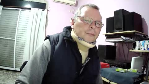 Snapshot of pol22010 chatting on May 27, 2026, 11:02 pm Polako online show from May 27, 2026, 11:02 pm
