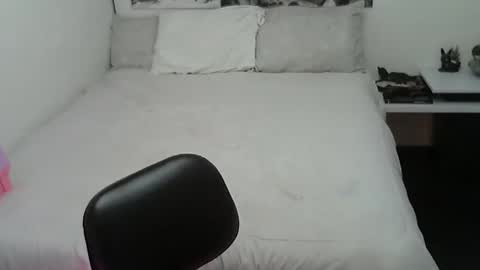 polina_p online show from April 12, 2026, 9:58 am