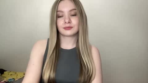 Snapshot of polishangel222 chatting on May 11, 2026, 5:43 pm polishangel222 online show from May 11, 2026, 5:43 pm