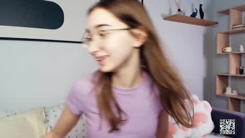 Snapshot of polly_bee chatting on October 1, 2025, 8:53 am Polly online show from October 1, 2025, 8:53 am