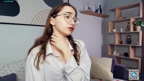 Snapshot of polly_bee chatting on October 10, 2025, 7:18 am Polly online show from October 10, 2025, 7:18 am