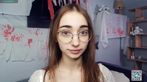 Snapshot of polly_bee chatting on October 31, 2025, 7:42 am Polly online show from October 31, 2025, 7:42 am