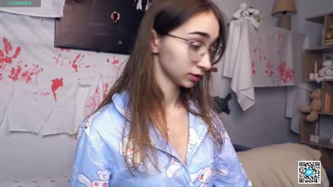 Snapshot of polly_bee chatting on November 2, 2025, 7:22 am Polly online show from November 2, 2025, 7:22 am