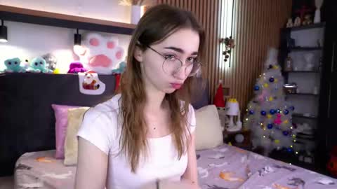 Snapshot of polly_bee chatting on November 29, 2025, 7:22 am Polly online show from November 29, 2025, 7:22 am