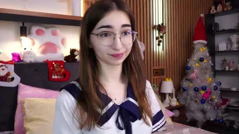 Snapshot of polly_bee chatting on December 14, 2025, 7:36 am Polly online show from December 14, 2025, 7:36 am