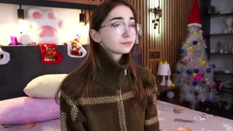 Snapshot of polly_bee chatting on December 18, 2025, 7:25 am Polly online show from December 18, 2025, 7:25 am