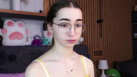 Snapshot of polly_bee chatting on February 2, 2026, 8:57 am Polly online show from February 2, 2026, 8:57 am