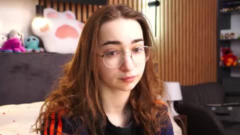 Snapshot of polly_bee chatting on February 21, 2026, 7:42 am Polly online show from February 21, 2026, 7:42 am